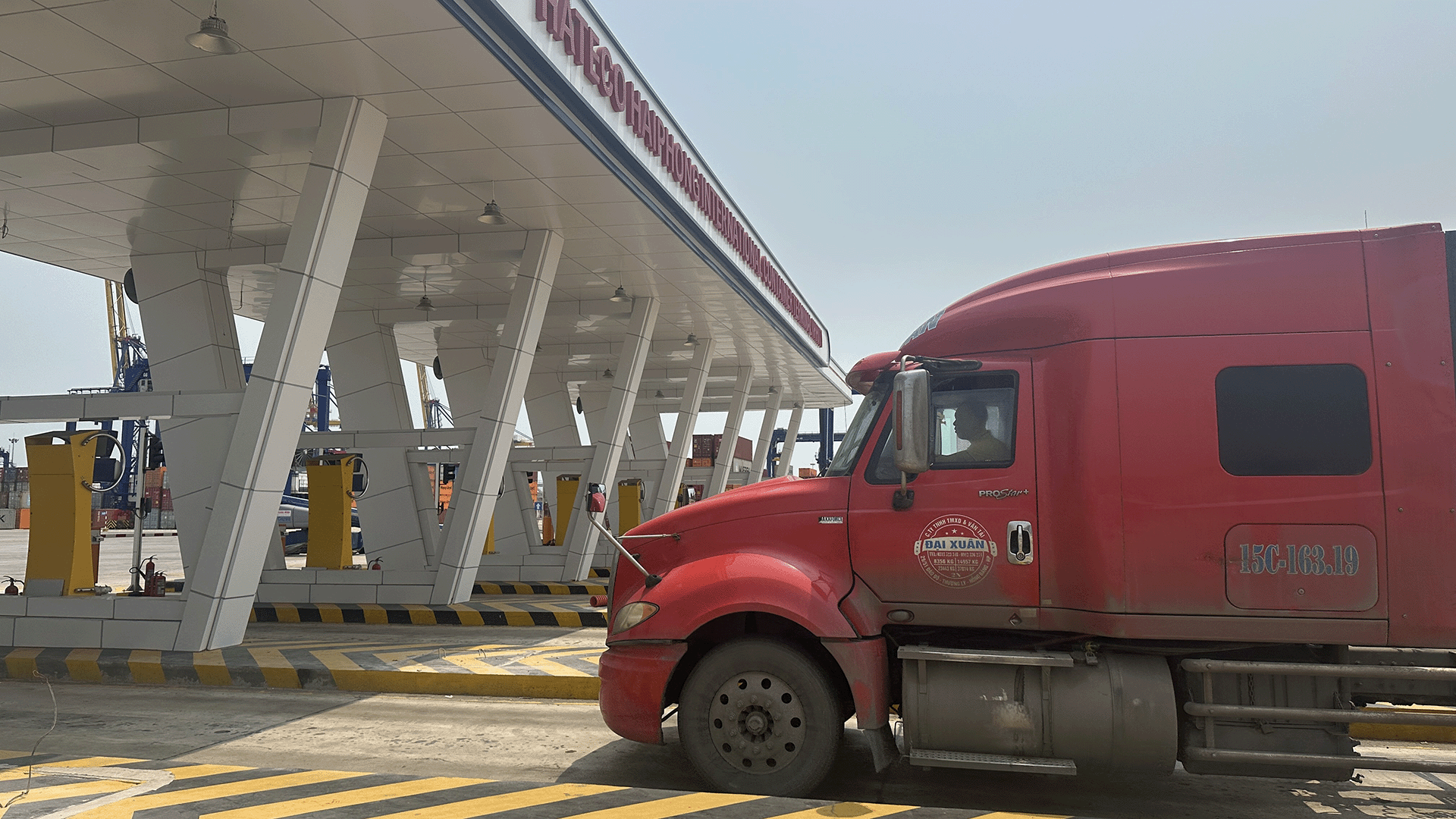 Gate entry lanes at HHIT, Vietnam