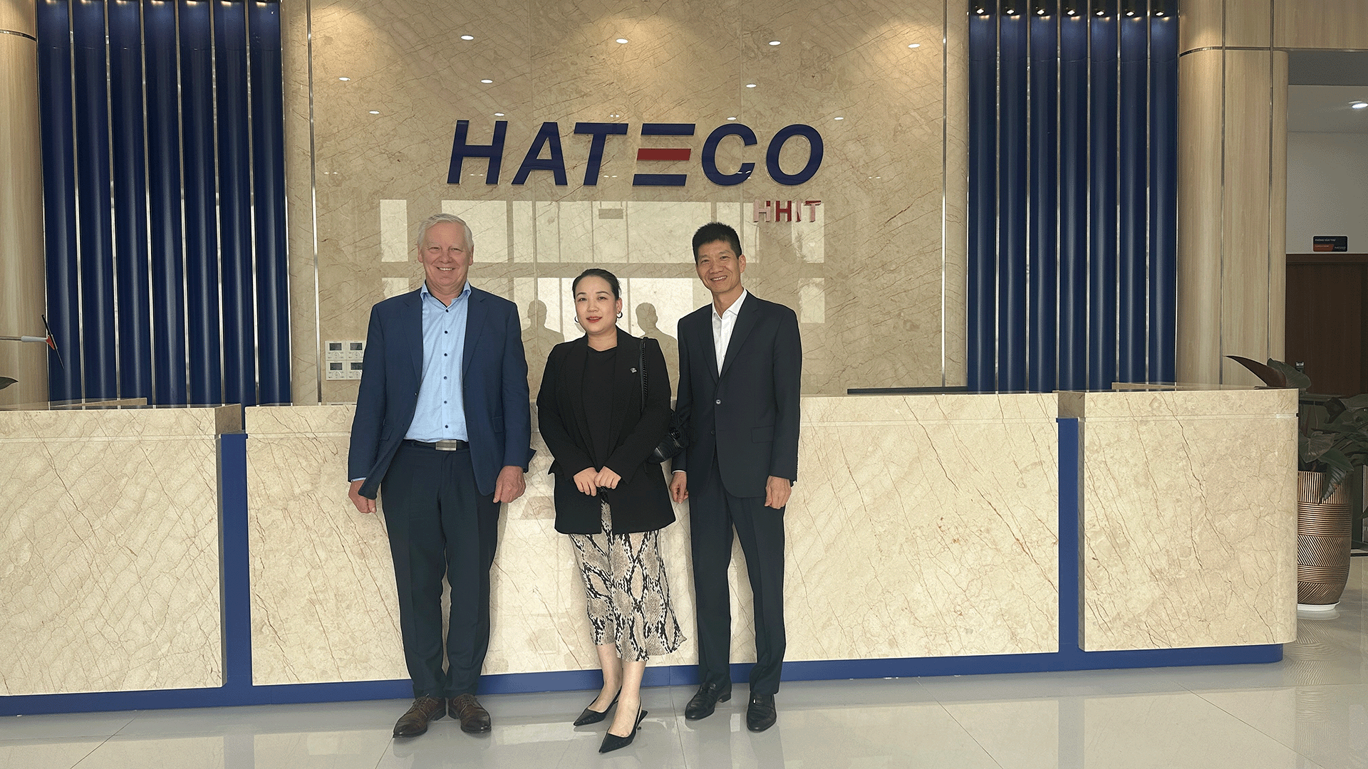 Camco Technologies in Vietnam: Jan Bossens, Abby Zhang and HHIT CEO Nguyen Van Tien