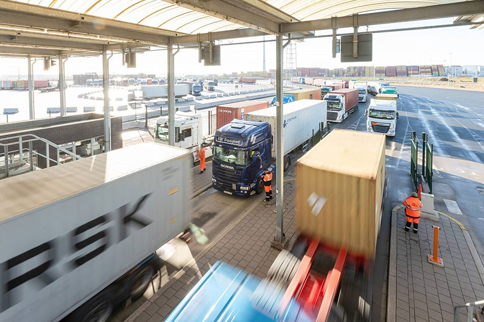 camco-gate-operation-processes Trucks driving through terminal gates