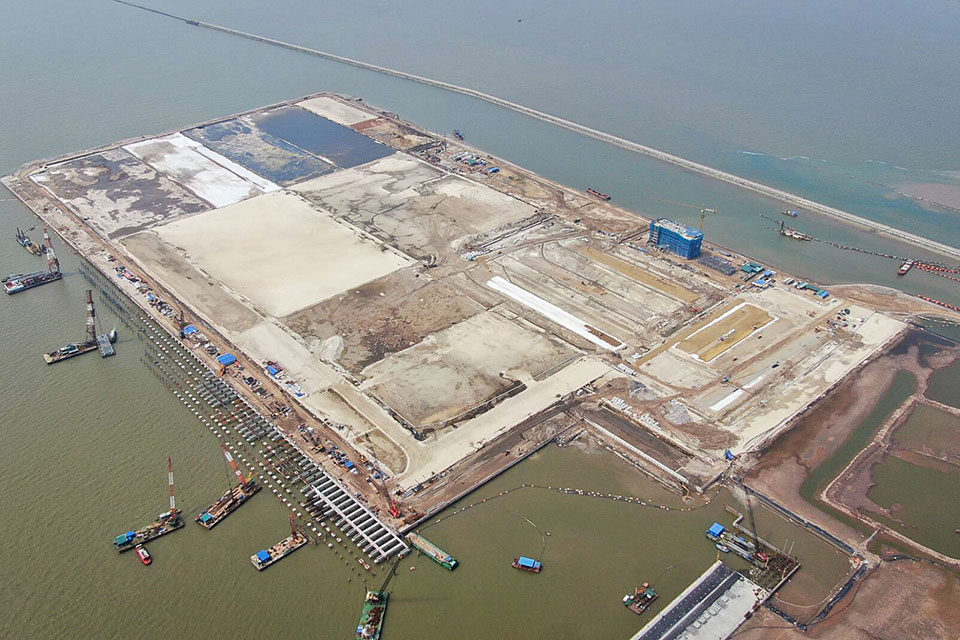 Construction of the HHIT terminal