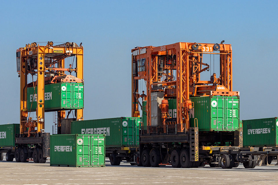Stradle carriers at Vizhinjam Port