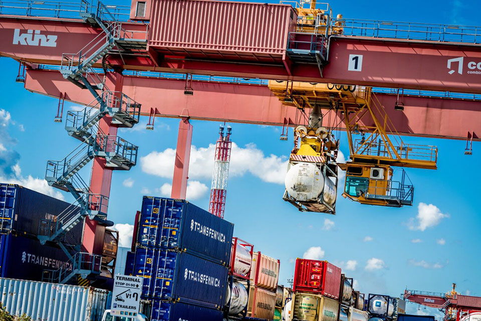 camco-services-intermodal-terminal-automation-crane