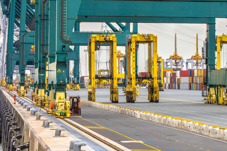 camco-straddle-carrier-anti-collision